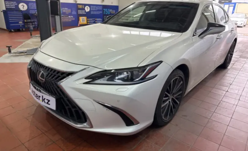 Lexus ES 2021 года за 25 000 000 тг. в Астана