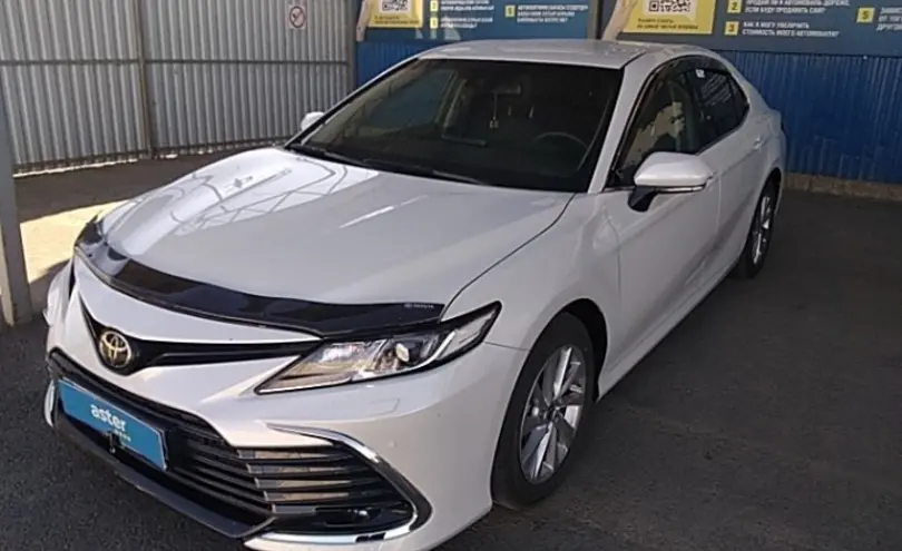 Toyota Camry 2023 года за 18 000 000 тг. в Атырау