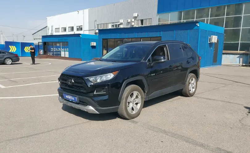 Toyota RAV4 2021 года за 14 000 000 тг. в Алматы