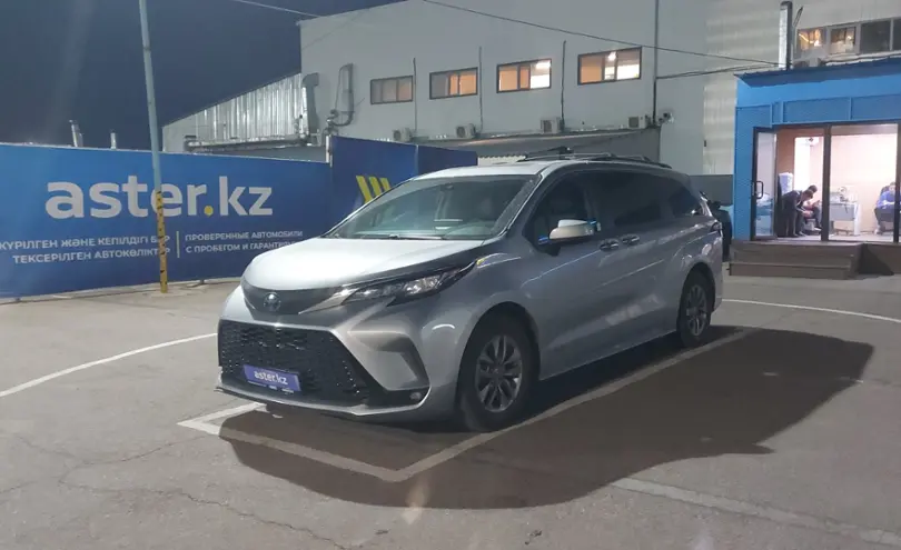 Toyota Sienna 2022 года за 24 000 000 тг. в Алматы