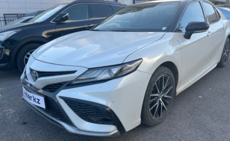 Toyota Camry 2022 года за 13 500 000 тг. в Астана