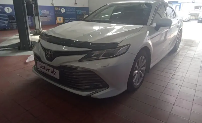 Toyota Camry 2021 года за 14 000 000 тг. в Астана