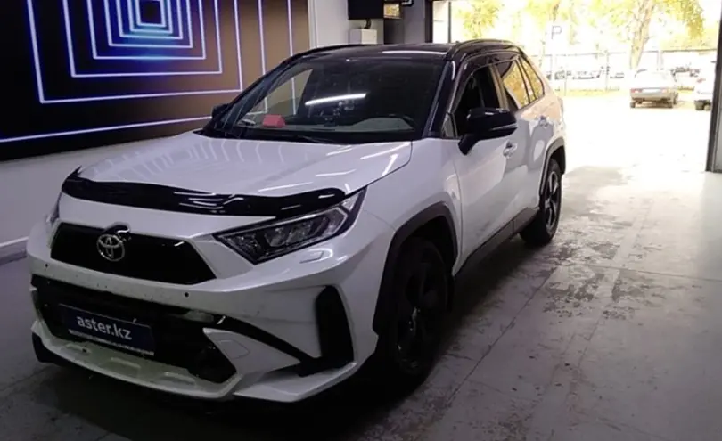 Toyota RAV4 2021 года за 18 000 000 тг. в Павлодар