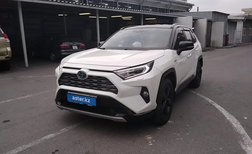 Toyota RAV4 2021 года за 14 000 000 тг. в Алматы