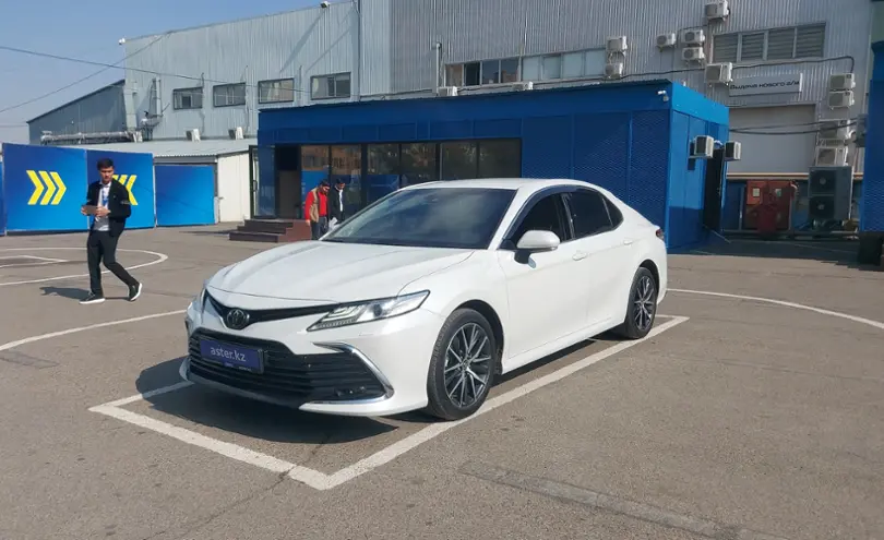 Toyota Camry 2021 года за 17 000 000 тг. в Алматы