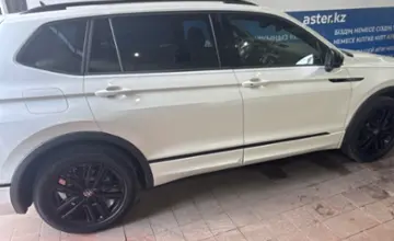 Volkswagen Tiguan 2022 года за 17 500 000 тг. в Астана фото 4