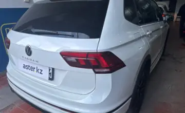 Volkswagen Tiguan 2022 года за 17 500 000 тг. в Астана