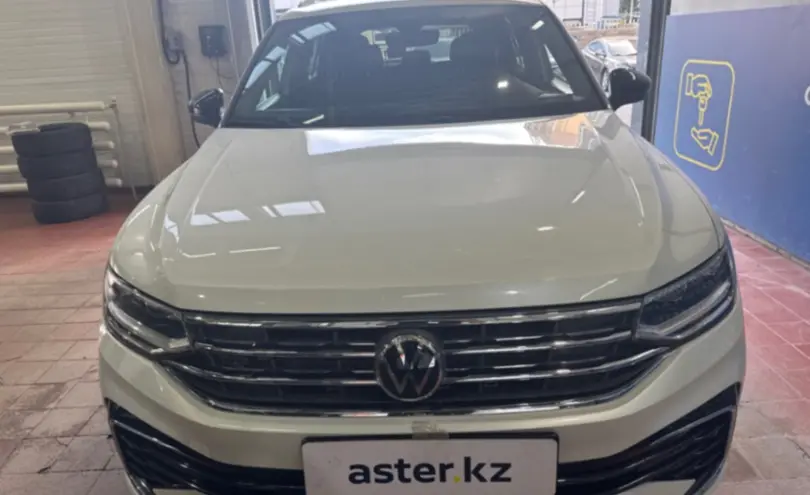 Volkswagen Tiguan 2022 года за 17 500 000 тг. в Астана фото 2