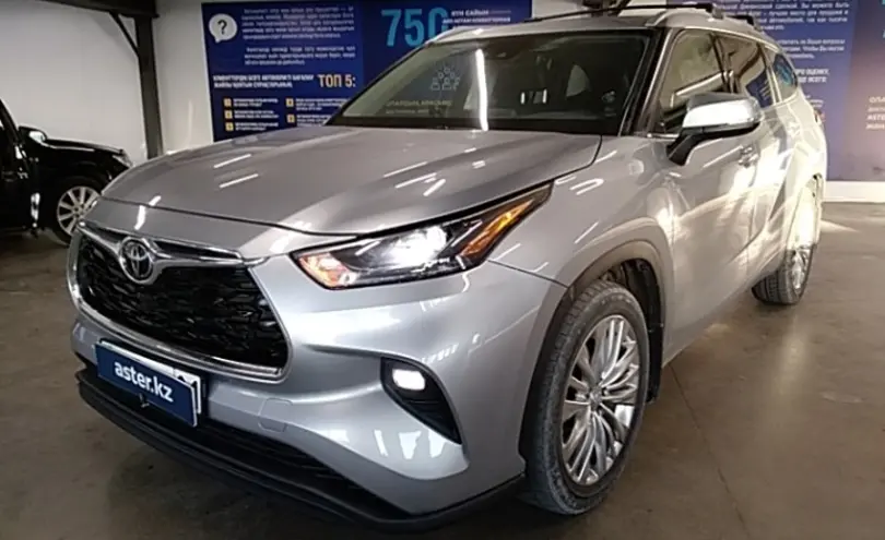 Toyota Highlander 2022 года за 23 000 000 тг. в Астана