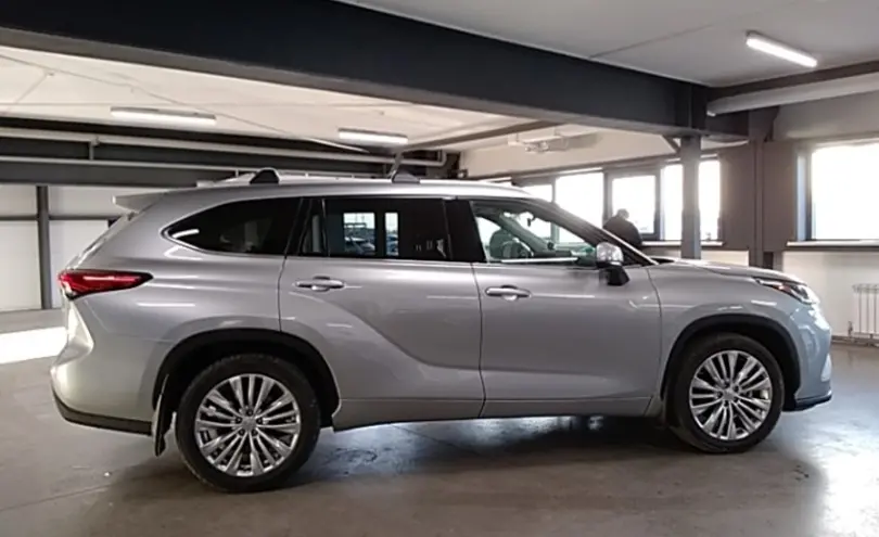 Toyota Highlander 2022 года за 23 000 000 тг. в Астана фото 4