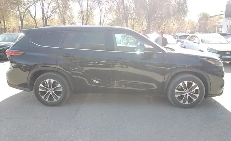 Toyota Highlander 2021 года за 23 000 000 тг. в Актобе фото 4