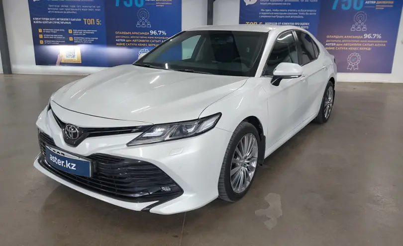 Toyota Camry 2021 года за 14 000 000 тг. в Астана