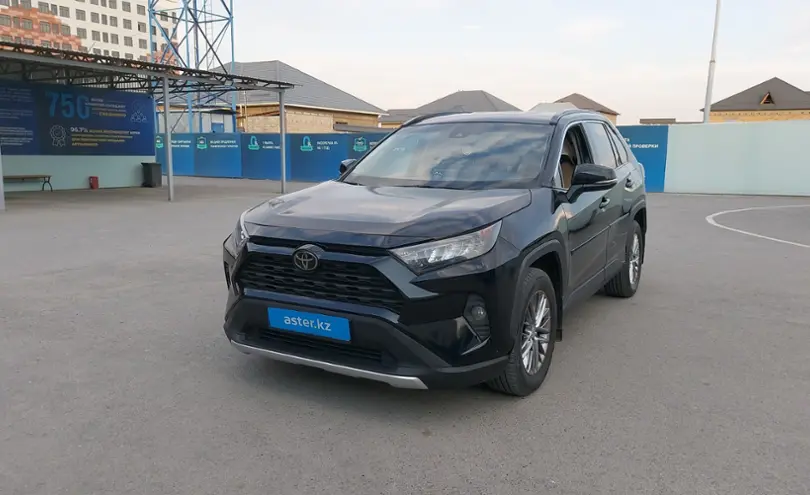 Toyota RAV4 2021 года за 15 000 000 тг. в Шымкент