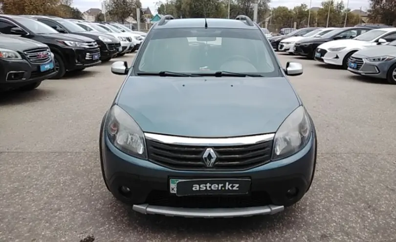 Renault Sandero 2013 года за 5 000 000 тг. в Актобе фото 2