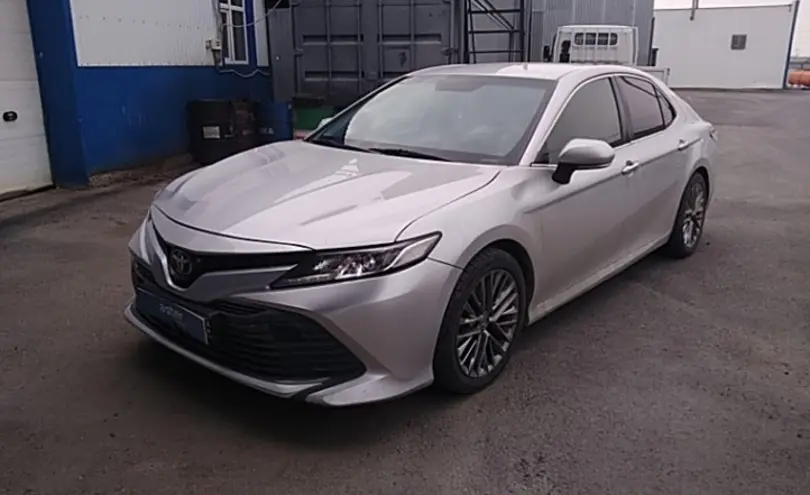 Toyota Camry 2018 года за 11 000 000 тг. в Атырау