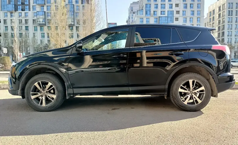 Toyota RAV4 2019 года за 14 000 000 тг. в Астана