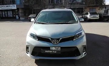 Toyota Sienna 2014 года за 13 500 000 тг. в Актобе фото 2