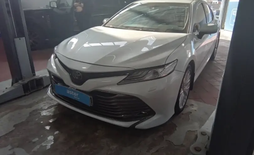 Toyota Camry 2020 года за 15 200 000 тг. в Астана