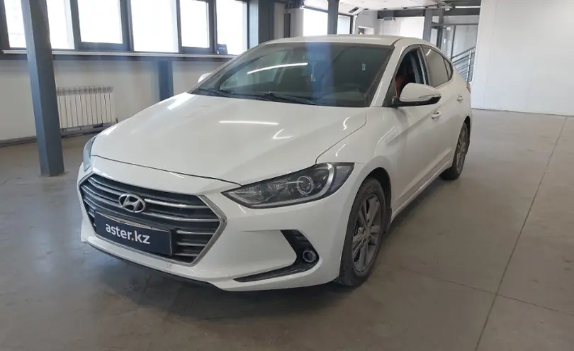 Hyundai Elantra 2018 года за 8 000 000 тг. в Астана