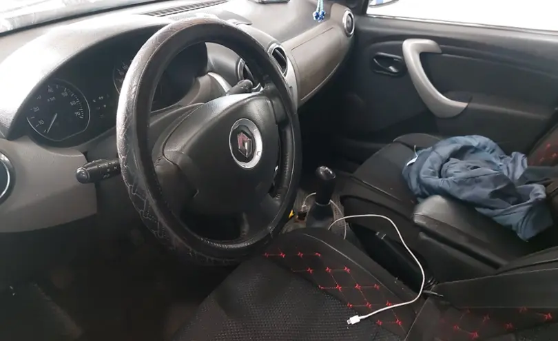 Renault Sandero 2010 года за 2 300 000 тг. в Астана фото 5