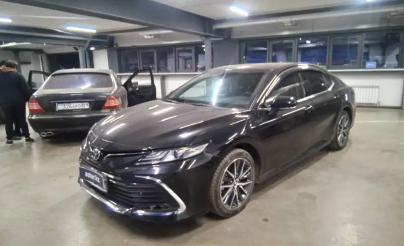 Toyota Camry 2023 года за 17 500 000 тг. в Астана