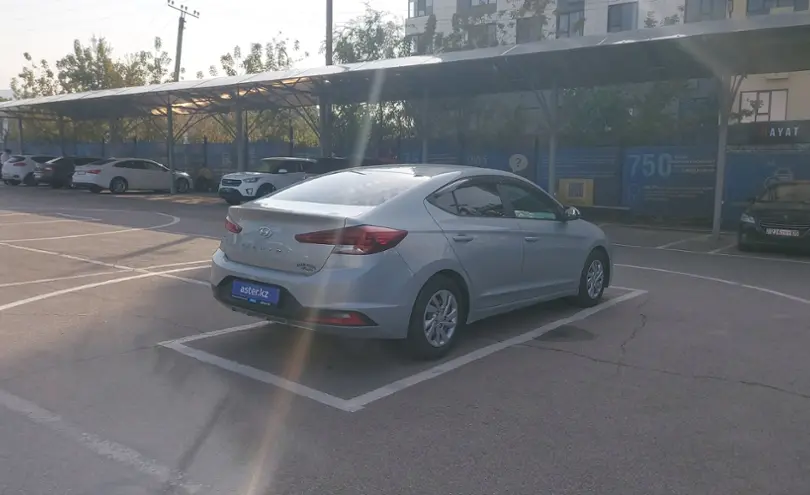 Hyundai Elantra 2019 года за 9 000 000 тг. в Алматы фото 3