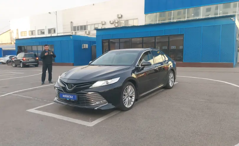 Toyota Camry 2018 года за 12 400 000 тг. в Алматы