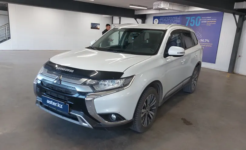 Mitsubishi Outlander 2021 года за 12 000 000 тг. в Астана