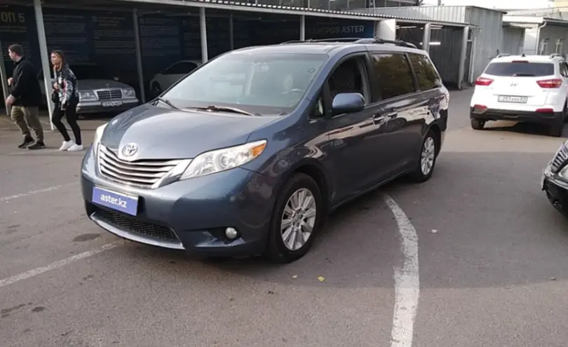 Toyota Sienna 2015 года за 13 000 000 тг. в Алматы