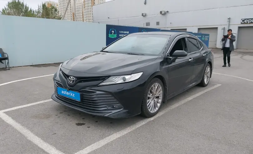 Toyota Camry 2018 года за 14 200 000 тг. в Шымкент