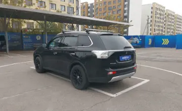 Mitsubishi Outlander 2015 года за 11 500 000 тг. в Алматы фото 4