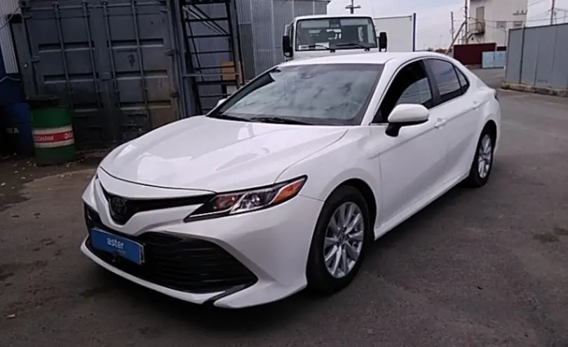 Toyota Camry 2018 года за 11 000 000 тг. в Атырау