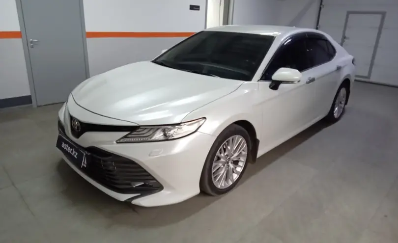 Toyota Camry 2019 года за 14 000 000 тг. в Уральск