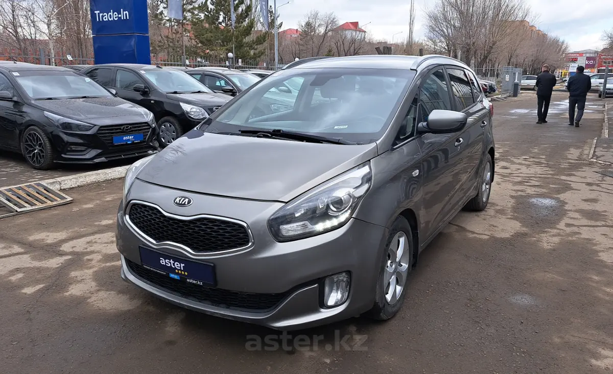 2013 Kia Carens