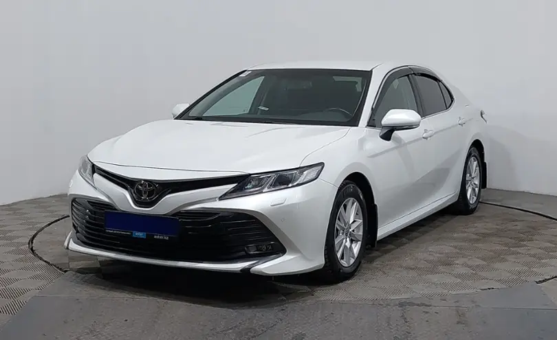 Toyota Camry 2021 года за 13 330 000 тг. в Астана