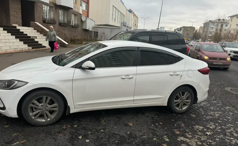 Hyundai Elantra 2017 года за 7 500 000 тг. в Астана