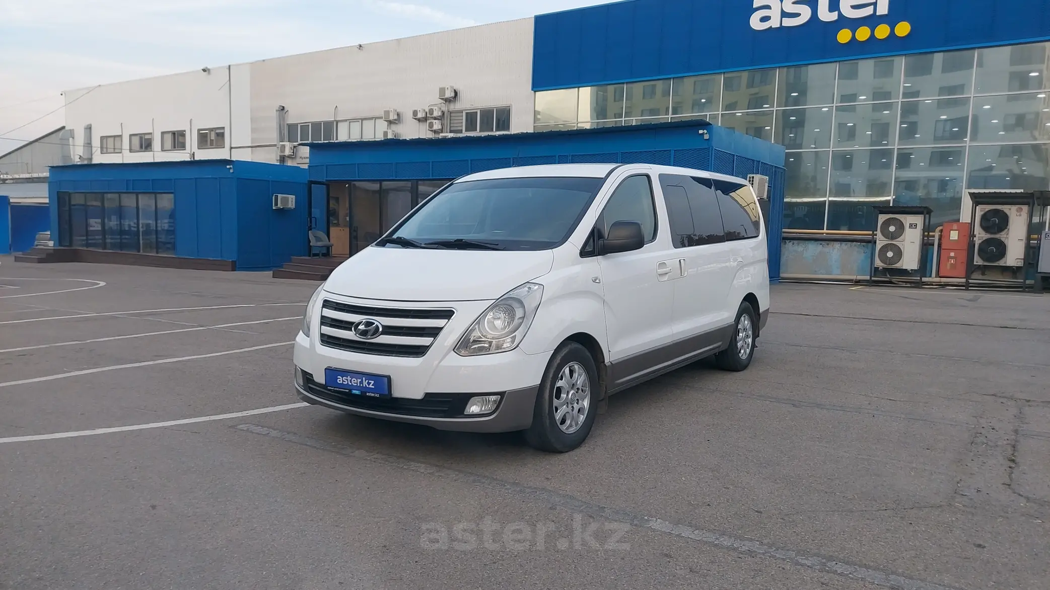 Hyundai H-1 2012