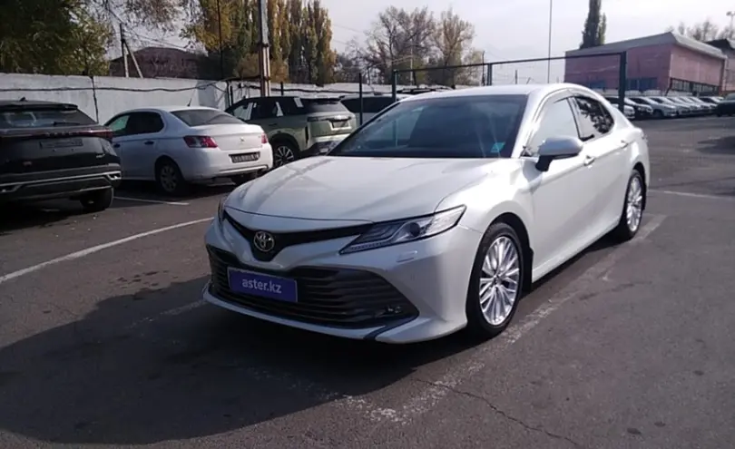 Toyota Camry 2019 года за 15 000 000 тг. в Алматы