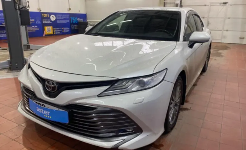 Toyota Camry 2019 года за 16 500 000 тг. в Астана