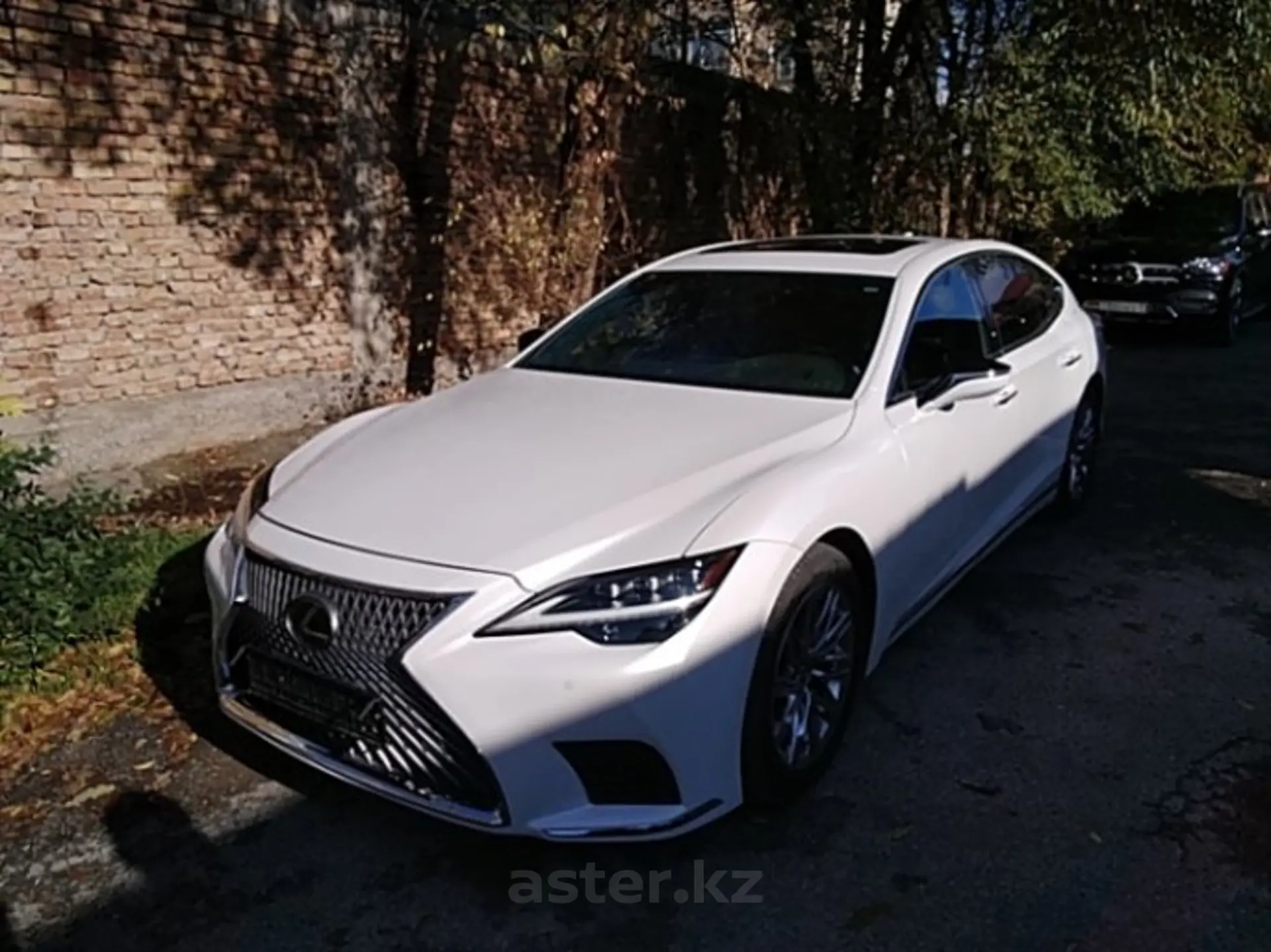 Lexus LS 2021