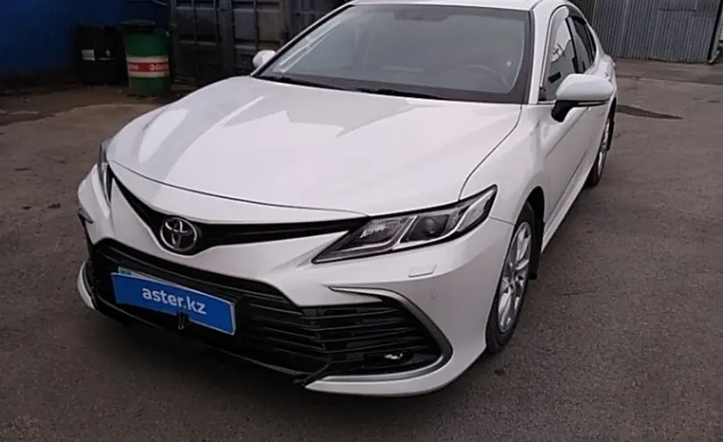 Toyota Camry 2021 года за 16 000 000 тг. в Атырау