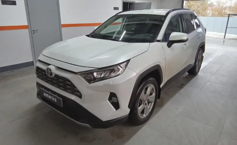 Toyota RAV4 2020 года за 15 500 000 тг. в Уральск