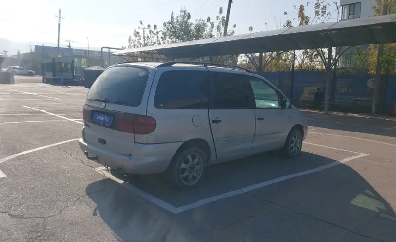 Volkswagen Sharan 1997 года за 1 500 000 тг. в Алматы фото 3
