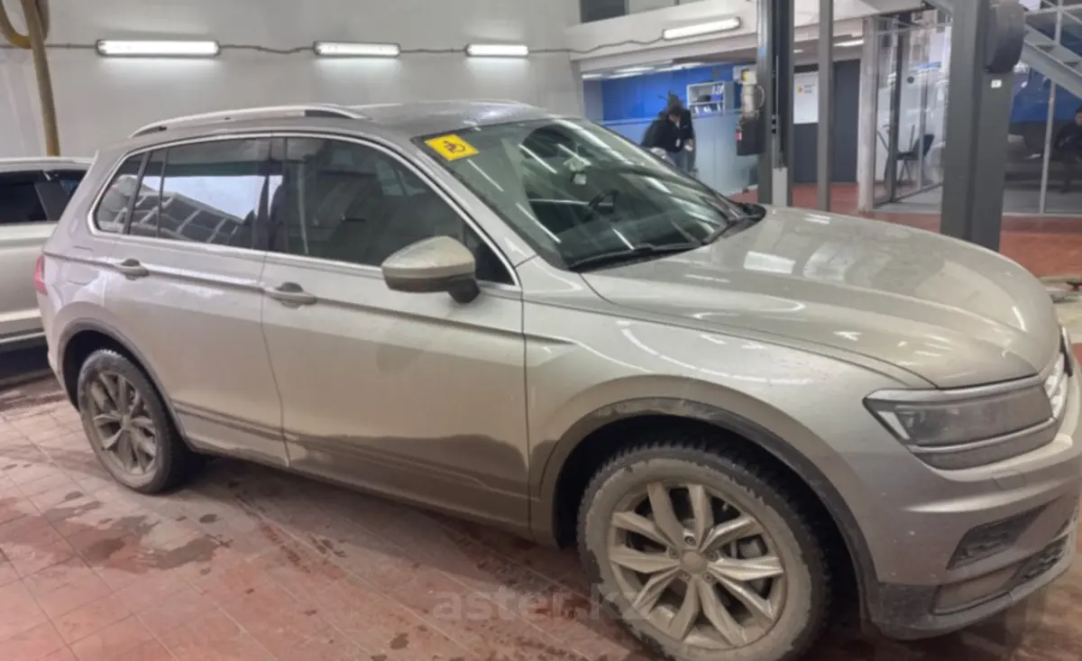 Купить Volkswagen Tiguan 2018 года в Астане, цена 12000000 тенге. Продажа Volkswagen Tiguan в Астане - Aster.kz. №c1128857 Volkswagen Tiguan 2018 года за 12 000 000 тг. в Астана - фото 3