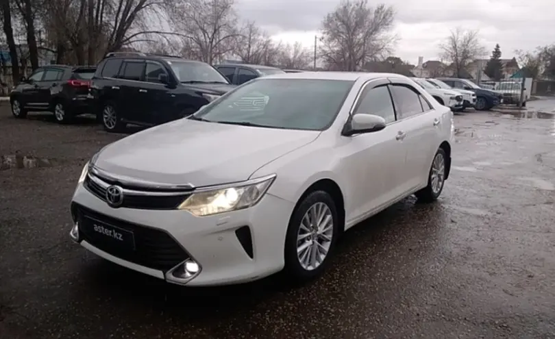 Toyota Camry 2015 года за 11 000 000 тг. в Актобе