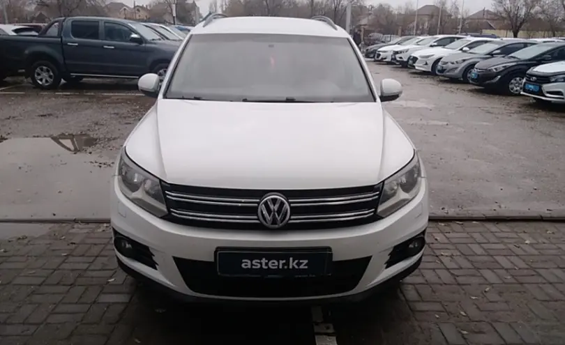 Volkswagen Tiguan 2015 года за 7 500 000 тг. в Актобе фото 2