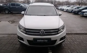 Volkswagen Tiguan 2015 года за 7 500 000 тг. в Актобе фото 2