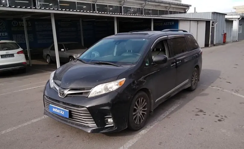 Toyota Sienna 2018 года за 15 500 000 тг. в Алматы