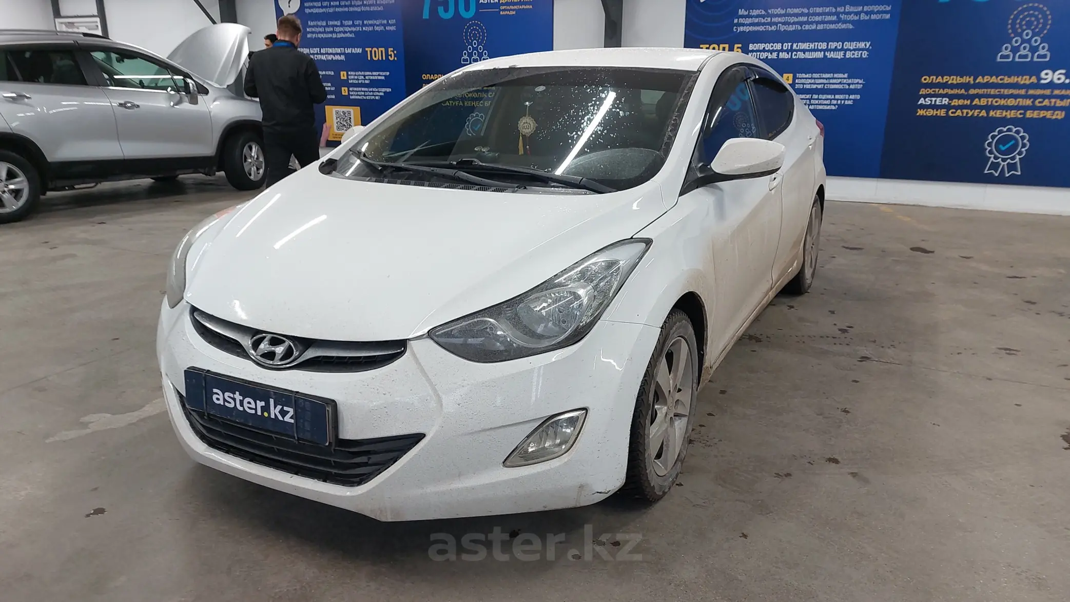 Hyundai Elantra 2012