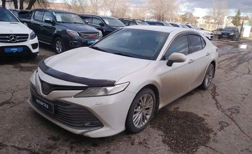 Toyota Camry 2021 года за 14 700 000 тг. в Актобе